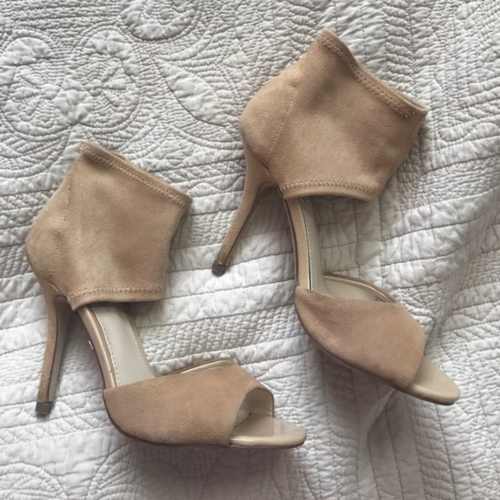 STEVE MADDEN nude suede heels
